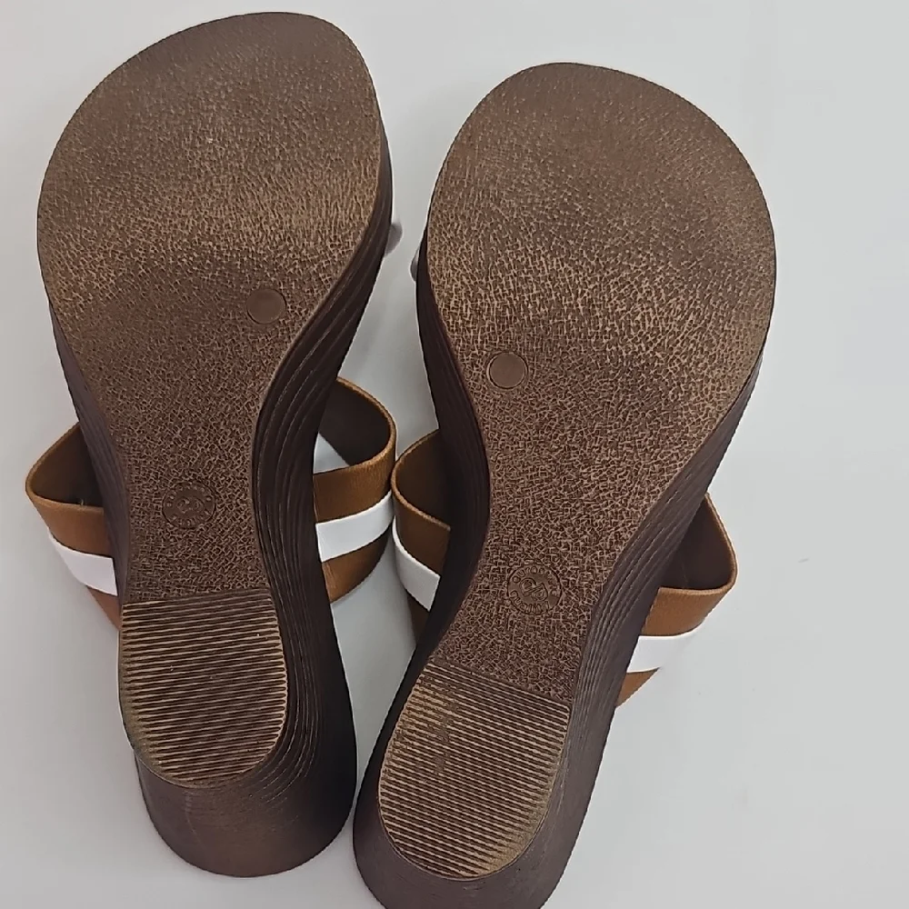 Toscanella Women's White and‎ Brown Wedge Sandals Size 7.5